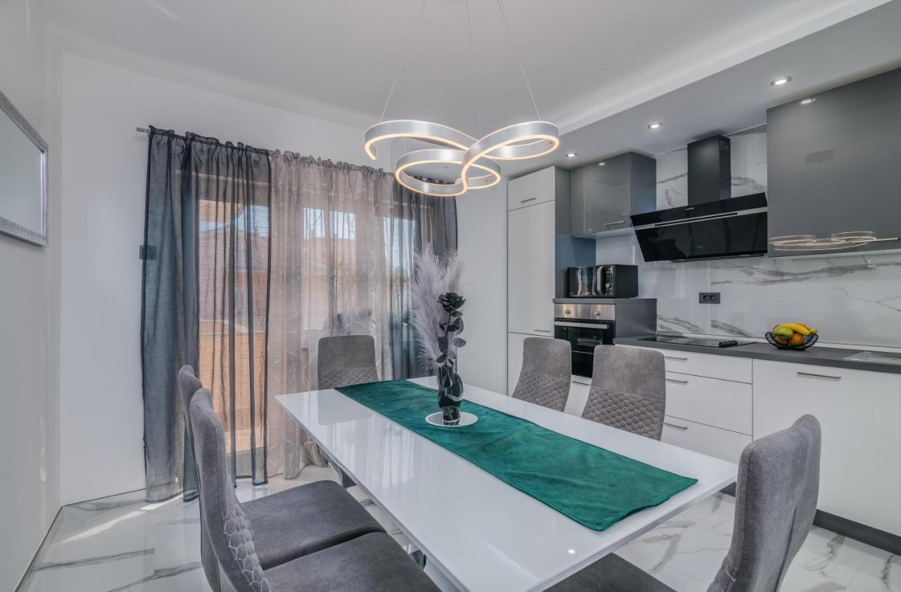 Apartman Luxury Lure Krk Town Exterior foto